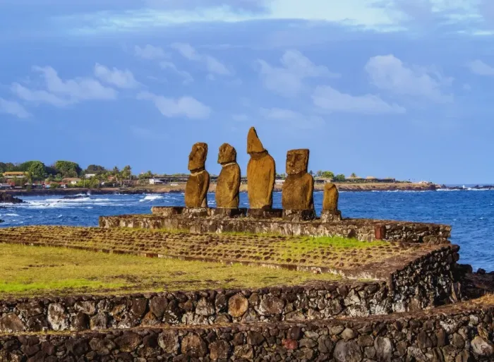 Framed Print : Moais in Ahu Vai Uri, Tahai Archaeological Complex, Rapa Nui National Park, Easter Island Framed Print : Moais in Ahu Vai Uri, Tahai Archaeological Complex, Rapa Nui National Park, Easter Island