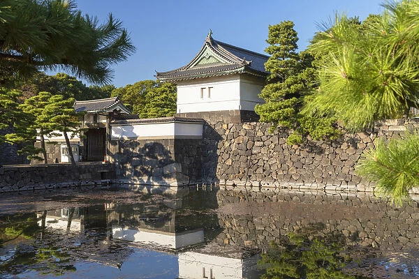 Moat and gate of Imperial Palace, Tokyo, Japan