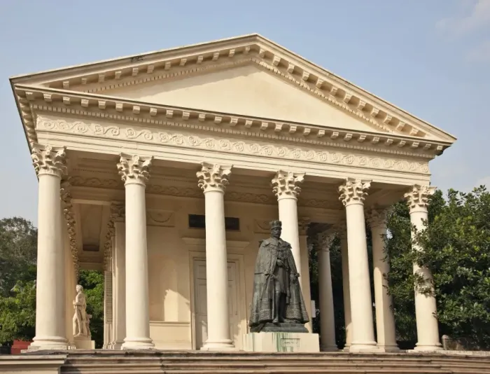Framed Print : Modelled like a Greek Temple, the Cenotaph in the grounds of Flagstaff House at Barrackpore was erected as a Memorial to the Brave to commemorate those who fell in the battles of Java and Mauritius in 1810 and 1811