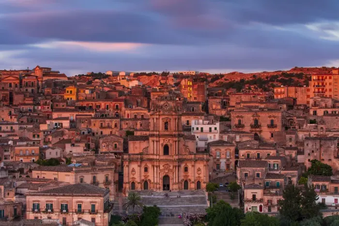 Framed Print : Modica, Sicily. The baroque Cathedral at sunset Framed Print : Modica, Sicily. The baroque Cathedral at sunset