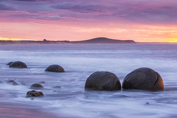Moeraki Boulders at sunrise, Koekohe Beach, Otago, New Zealand