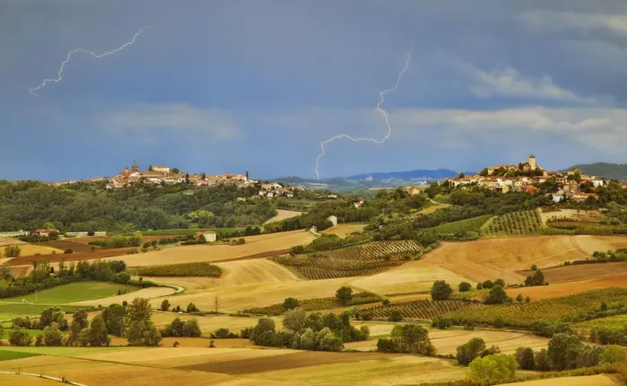 Framed Print : Monferrato hills, Alessandria province, Piedmont, Italy, Europe Framed Print : Monferrato hills, Alessandria province, Piedmont, Italy, Europe