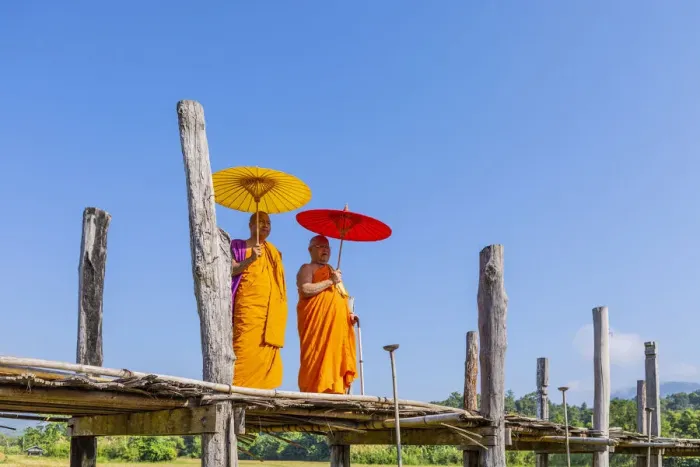 Framed Print : Monks at Su Tong Pae Bridge, Mae Hong Son, Northern Thailand, Thailand Framed Print : Monks at Su Tong Pae Bridge, Mae Hong Son, Northern Thailand, Thailand
