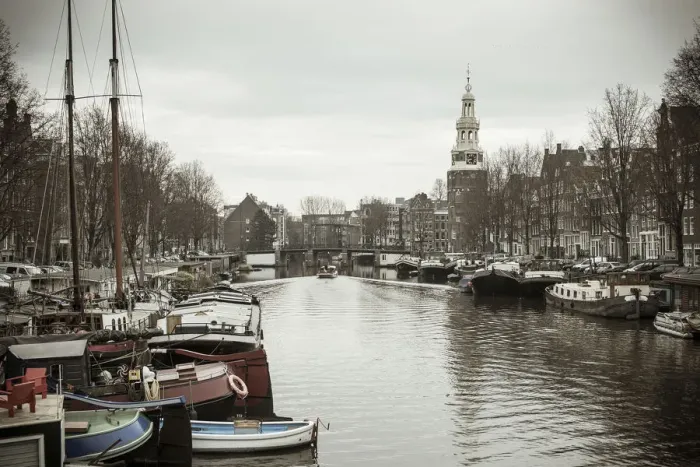 Framed Print : Montelbaanstoren tower, Oudeschans canal, Amsterdam, Holland