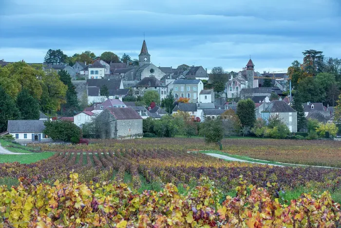 Framed Print : Monthelie, Cote-d'Or, Burgundy, Bourgogne-Franche-Comte, France Framed Print : Monthelie, Cote-d'Or, Burgundy, Bourgogne-Franche-Comte, France