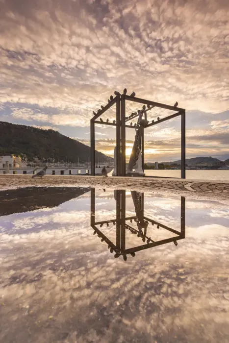 Framed Print : Monument dedicated to the italian sailors, lake Como, Como, Lombardy, Italy, Europe Framed Print : Monument dedicated to the italian sailors, lake Como, Como, Lombardy, Italy, Europe