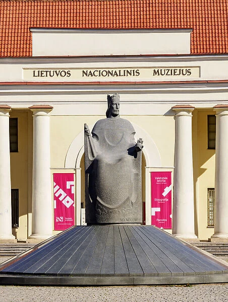 Monument to King Mindaugas in front of The New Arsenal and National Museum of Lithuania, Vilnius, Lithuania
