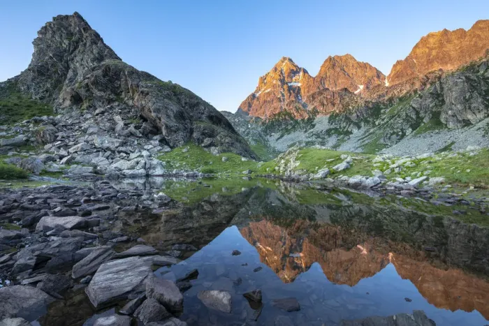 Framed Print : The Monviso Peak reflected in a small alpine lake at sunrise (Fiorenza Lake, Pian del Re Framed Print : The Monviso Peak reflected in a small alpine lake at sunrise (Fiorenza Lake, Pian del Re