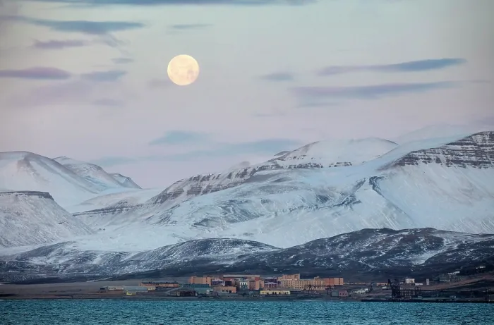 Framed Print : Moon over Pyramiden, an abandoned Russian coal mining town, Spitsbergen, Svalbard, Norway Framed Print : Moon over Pyramiden, an abandoned Russian coal mining town, Spitsbergen, Svalbard, Norway