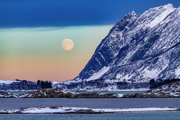 Framed Print : Full Moon Setting over Lavollsfjorden in Winter, Senja, Norway Framed Print : Full Moon Setting over Lavollsfjorden in Winter, Senja, Norway