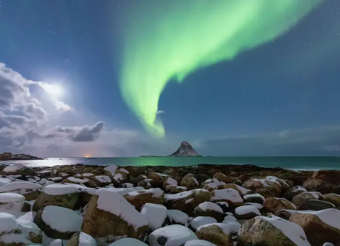 Framed Print : Full moon in the sky and Northern lights over the island of Andoya, Andoeya, Bleik, Vesteralen, Norway Framed Print : Full moon in the sky and Northern lights over the island of Andoya, Andoeya, Bleik, Vesteralen, Norway