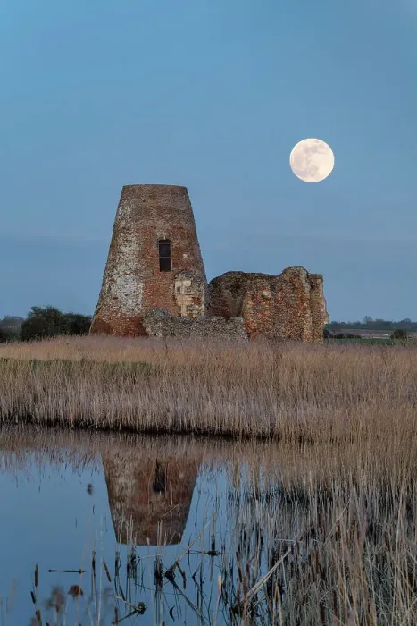 Framed Print : Full Moon over St. Benet's Abbey, Norfolk Broads National Park, Norfolk, England