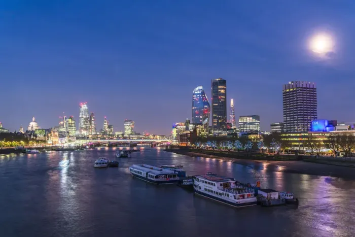 Framed Print : Full moon over St Pauls Cathedral, Blackfriars Bridge and financial district Framed Print : Full moon over St Pauls Cathedral, Blackfriars Bridge and financial district