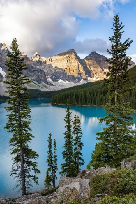 Framed Print : Moraine Lake at sunrise, Banff, Canadian Rockies, Canada Framed Print : Moraine Lake at sunrise, Banff, Canadian Rockies, Canada