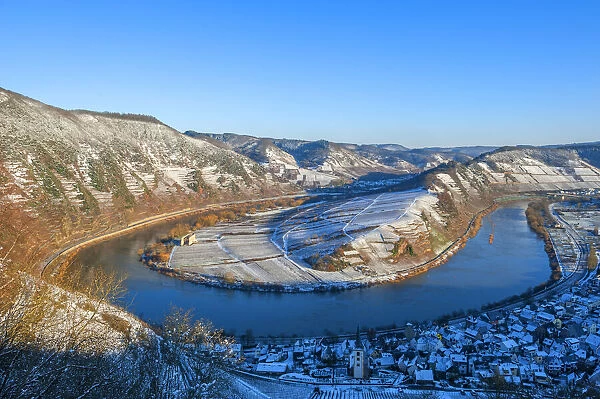 Mosel horseshoe bend at Bremm in winter, Mosel valley, Rhineland-Palatinate, Germany
