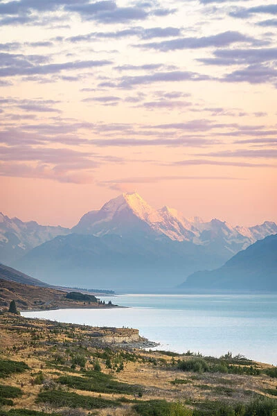 Mount Cook Viewed From Lake Pukaki Viewing Point At Sunrise