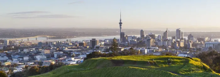 Framed Print : Mount Eden volanic crater & City Skyline Auckland, North Island, New Zealand Framed Print : Mount Eden volanic crater & City Skyline Auckland, North Island, New Zealand