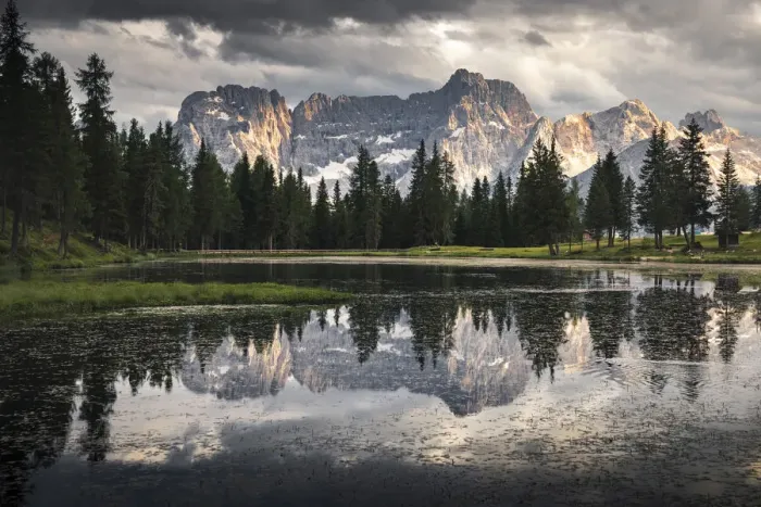 Framed Print : Mount Sorapis reflecting itself on Antorno Lake, near Misurina small village Framed Print : Mount Sorapis reflecting itself on Antorno Lake, near Misurina small village