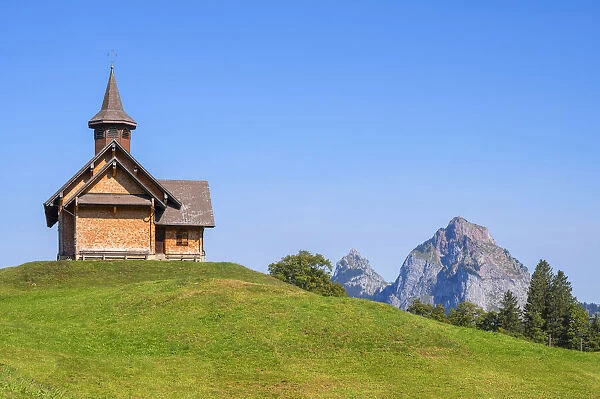 Mountain chapel Stoos with Mythen at Stoos village, Morschach, canton Schwyz, Switzerland