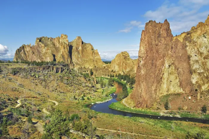 Framed Print : Mountain impression Smith Rocks and Crooked River - USA, Oregon, Deschutes Framed Print : Mountain impression Smith Rocks and Crooked River - USA, Oregon, Deschutes