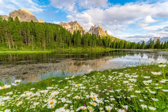 Framed Print : Mountain reflections at Lago Antorno. Veneto, Belluno, Sesto Dolomites, Italy Framed Print : Mountain reflections at Lago Antorno. Veneto, Belluno, Sesto Dolomites, Italy