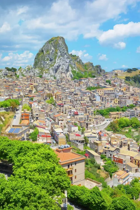 Framed Print : Mountain village of Caltabellotta, high angle view, Caltabellotta, Agrigento district, Sicily, Italy