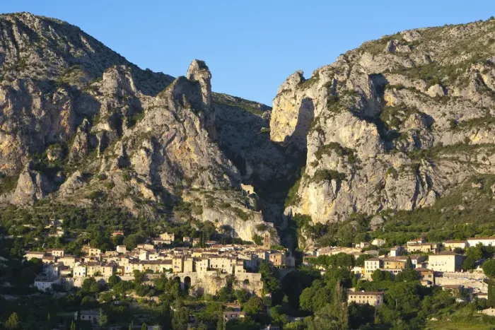 Framed Print : Moustiers Sainte Marie, Alpes de Haute Provence, France Framed Print : Moustiers Sainte Marie, Alpes de Haute Provence, France