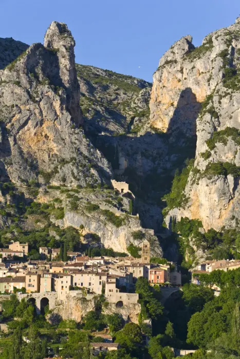 Framed Print : Moustiers Sainte Marie, Alpes de Haute Provence, France