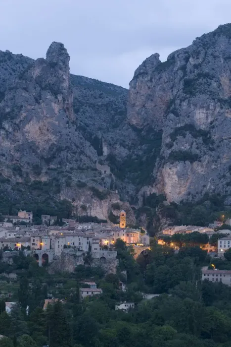 Framed Print : Moustiers Sainte Marie, Alpes de Haute Provence, France Framed Print : Moustiers Sainte Marie, Alpes de Haute Provence, France