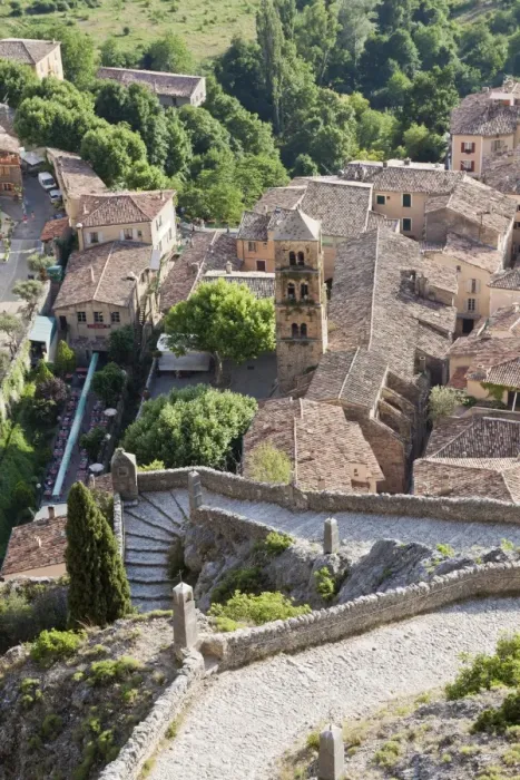 Framed Print : Moustiers Sainte Marie village, Provence Framed Print : Moustiers Sainte Marie village, Provence