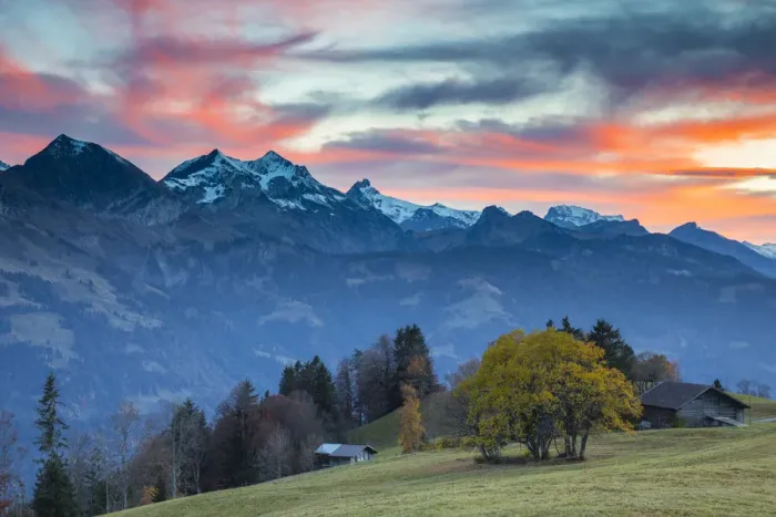 Framed Print : Moutnains above Lake Thun, Berner Oberland, Switzerland Framed Print : Moutnains above Lake Thun, Berner Oberland, Switzerland
