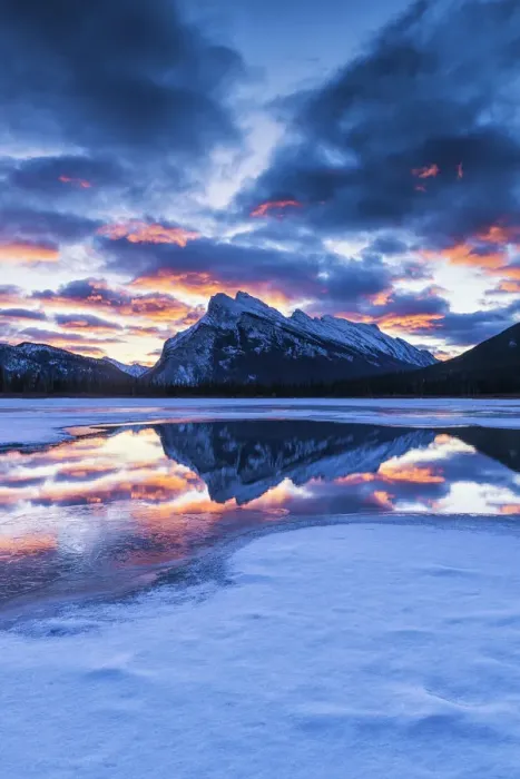 Framed Print : Mt. Rundle Reflecting in Vermillion Lakes at Sunrise, Banff National Park, Alberta