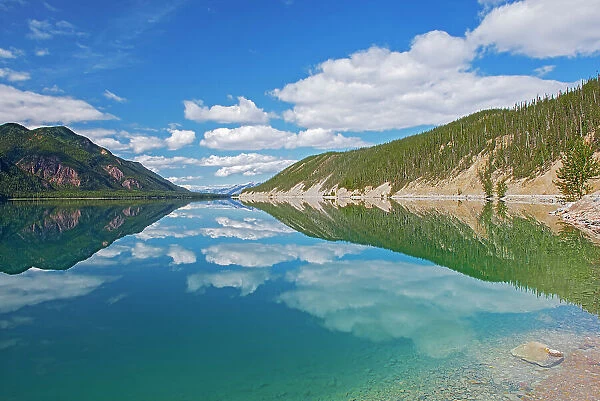 Muncho Lake and the Northern Canadian Rockies Muncho Lake Provincial Park, British Columbia, Canada