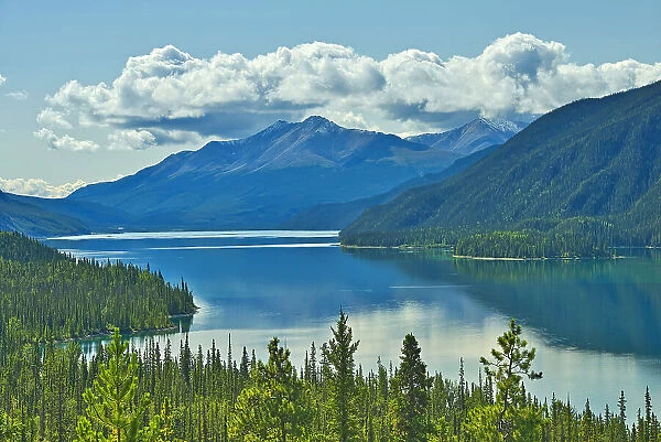 Muncho Lake. Northern Rocky Mountains Muncho Lake Provincial Park, British Columbia, Canada