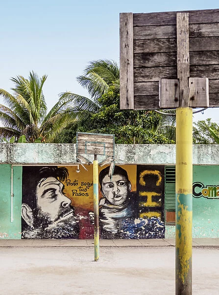 Mural painting with Che Guevara at the school wall, Santa Clara, Villa Clara Province