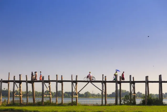 Framed Print : Myanmar (Burma), Mandalay, Amarapura, U-bein bridge (worlds longest Teak bridge) Framed Print : Myanmar (Burma), Mandalay, Amarapura, U-bein bridge (worlds longest Teak bridge)