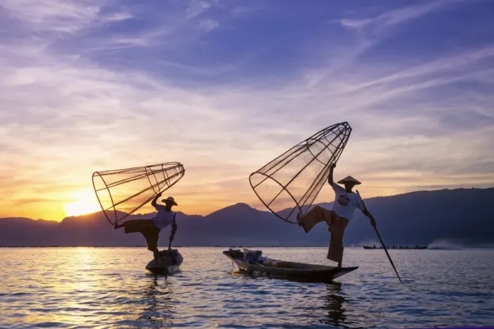 Framed Print : Myanmar (Burma), Shan State, Inle Lake, local fishermen at sunset Framed Print : Myanmar (Burma), Shan State, Inle Lake, local fishermen at sunset