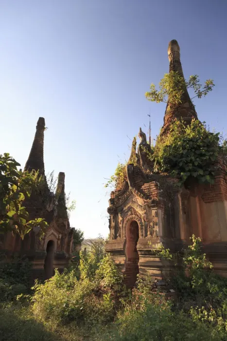 Framed Print : Myanmar (Burma), Shan State, Inle Lake, Inthein Village Nyaung Ohak old ruins