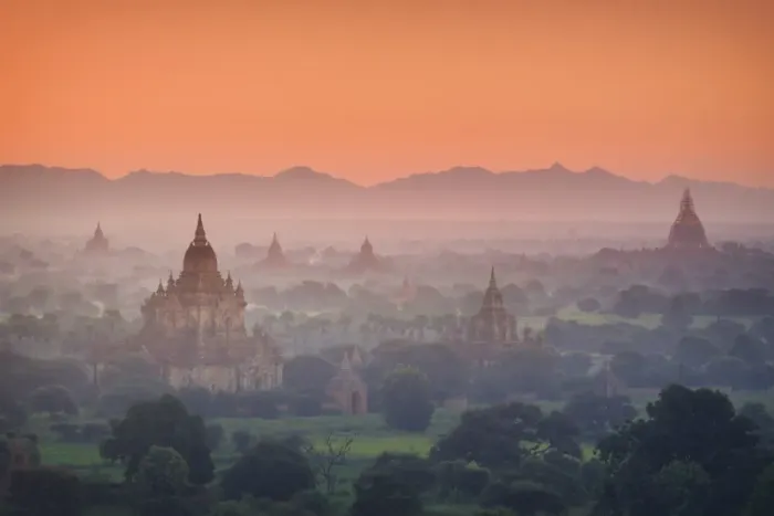 Framed Print : Myanmar (Burma), Temples of Bagan (Unesco world Heritage Site) Framed Print : Myanmar (Burma), Temples of Bagan (Unesco world Heritage Site)