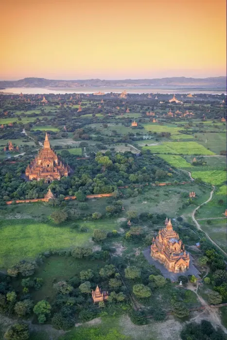 Framed Print : Myanmar (Burma), Temples of Bagan (Unesco world Heritage Site) elevated view from Baloon Framed Print : Myanmar (Burma), Temples of Bagan (Unesco world Heritage Site) elevated view from Baloon