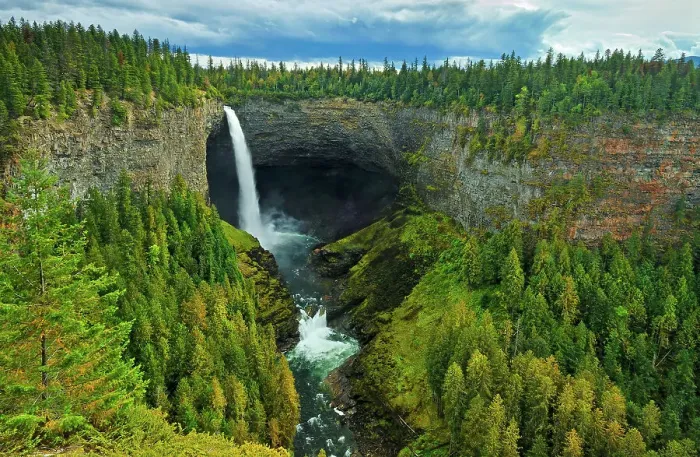 Framed Print : Myrtle River at Helmcken Falls Wells Gray Provincial Park, British Columbia, Canada