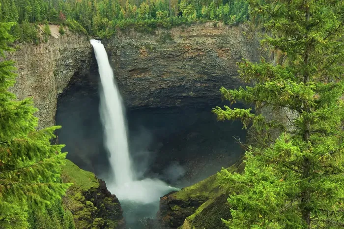 Framed Print : Myrtle River at Helmcken Falls Wells Gray Provincial Park, British Columbia, Canada