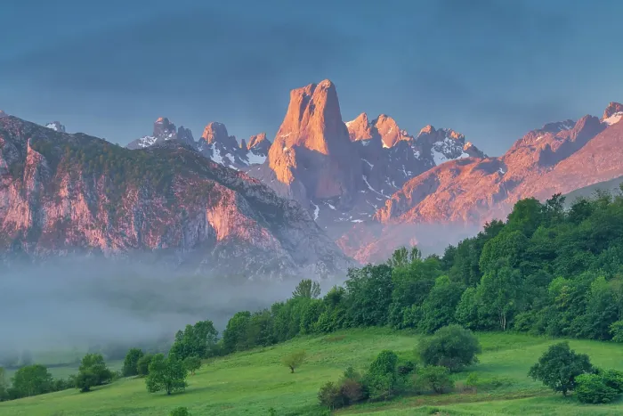Framed Print : Naranjo de Bulnes at Dawn, Cantabrian Mountains, Picos de Europa National Park, Northern Spain