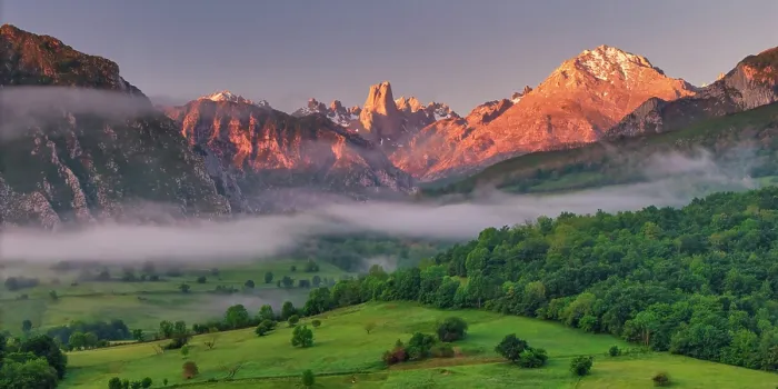 Framed Print : Naranjo de Bulnes at Dawn, Cantabrian Mountains, Picos de Europa National Park, Northern Spain Framed Print : Naranjo de Bulnes at Dawn, Cantabrian Mountains, Picos de Europa National Park, Northern Spain