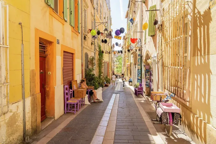 Framed Print : Narrow alleyway in the Old town area of Le Panier in Marseille, Provence Alpes Cote d'Azur, Bouches du Rhone, France Framed Print : Narrow alleyway in the Old town area of Le Panier in Marseille, Provence Alpes Cote d'Azur, Bouches du Rhone, France