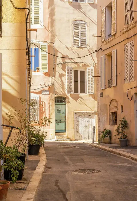 Framed Print : Narrow alleyway in the Old town area of Le Panier in Marseille, Provence Alpes Cote d'Azur, Bouches du Rhone, France Framed Print : Narrow alleyway in the Old town area of Le Panier in Marseille, Provence Alpes Cote d'Azur, Bouches du Rhone, France