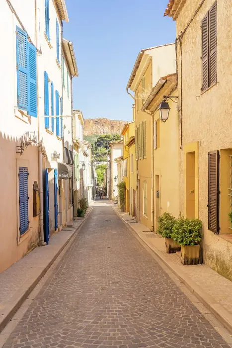 Framed Print : Narrow street in Cassis, Marseille, Provence Alpes Cote d'Azur, Bouches du Rhone, France Framed Print : Narrow street in Cassis, Marseille, Provence Alpes Cote d'Azur, Bouches du Rhone, France