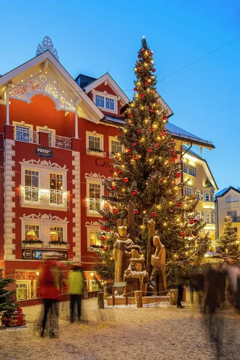 Framed Print : Nativity scene and Christmas tree, Ortisei - St. Ulrich, South Tyrol, Italy Framed Print : Nativity scene and Christmas tree, Ortisei - St. Ulrich, South Tyrol, Italy