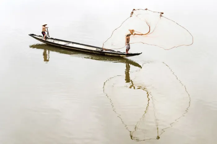 Framed Print : Net casting fishermen on the Perfume River, Hue, Vietnam Framed Print : Net casting fishermen on the Perfume River, Hue, Vietnam