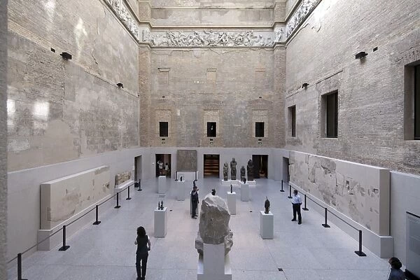 The Neues Museum was built between 1843 and 1855. After Being destroyed in World War II it has recently been refurbished by the English Architect David Chipperfield and re-opened in 2009. The famous bust of Nefertiti can be